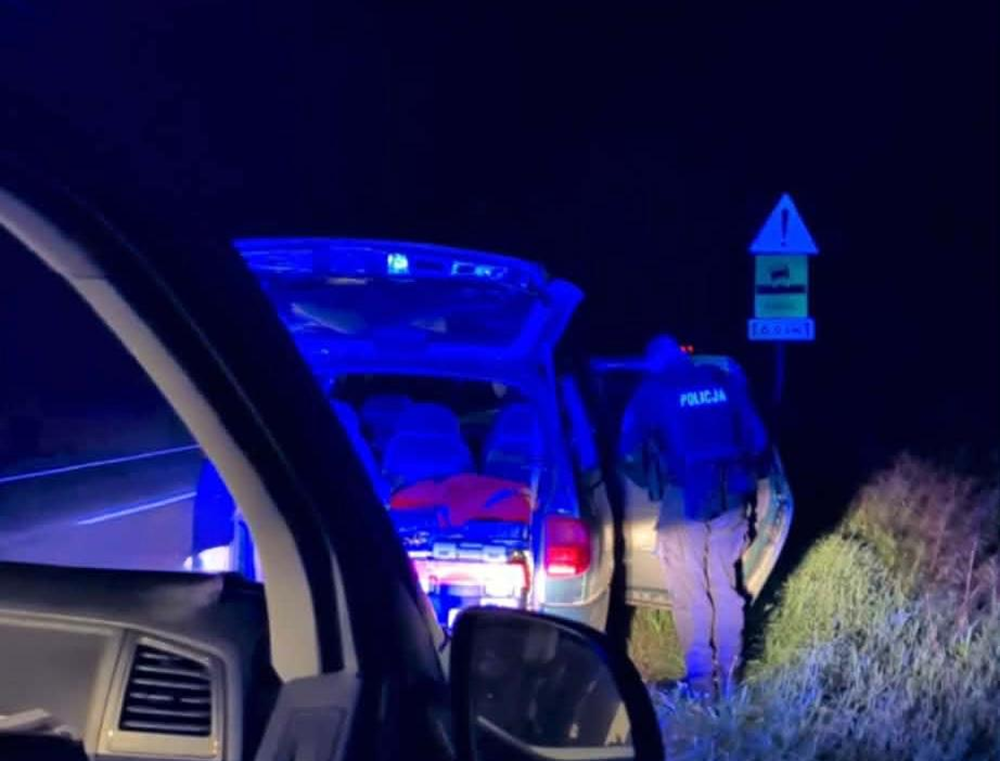 Najpierw zapytał o drogę, a potem uciekł do lasu. W aucie znaleziono mefedron i alkohol