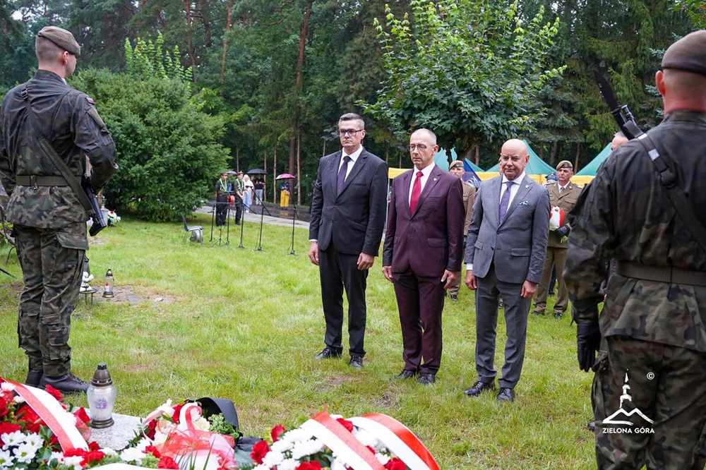 Zielona Góra oddała hołd powstańcom warszawskim. Syreny w godzinę „W”. Pamiętamy (ZDJĘCIA)