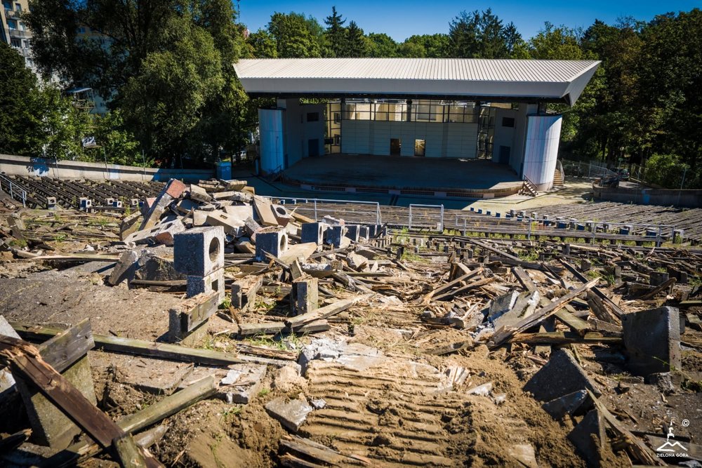 Zielona Góra. Historyczne wydarzenie, twa rozbiórka amfiteatru (ZDJĘCIA)