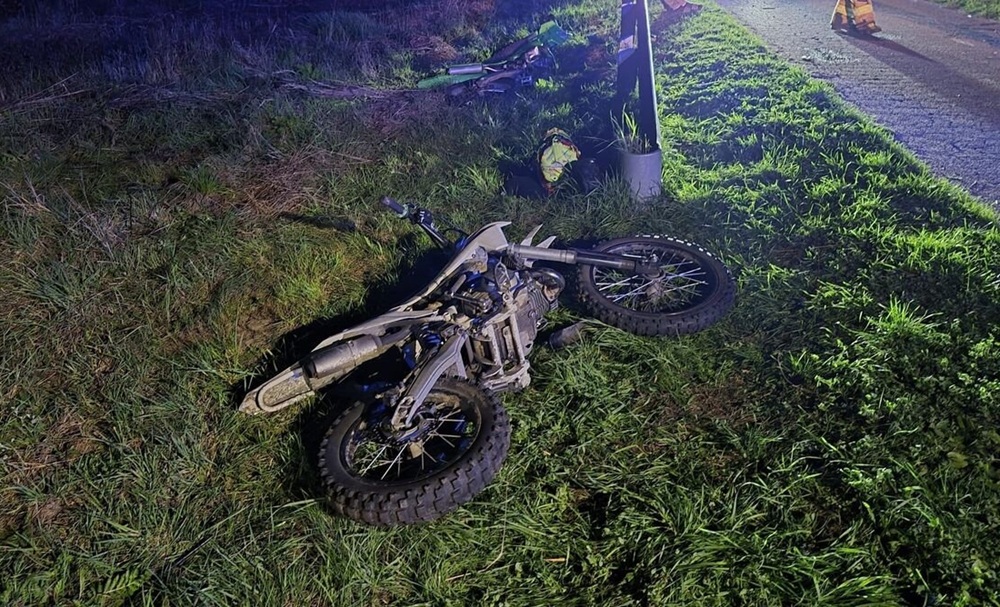 Czołowe zderzenie dwóch motocykli cross. Ranni 14- i 15-latek