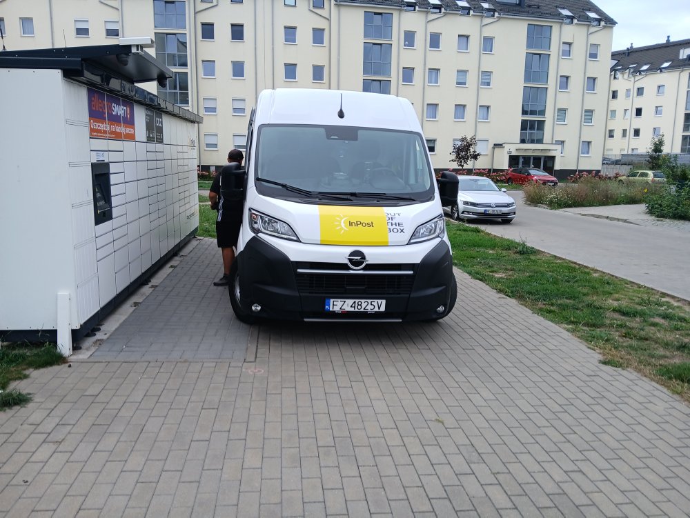 Zielona Góra. Ta parkuje kurier InPost (LIST CZYTELNIKA)