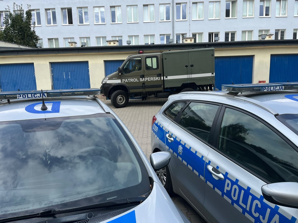 19-latka sprzątała garaż po zmarłym dziadku. Wśród rzeczy znalazła amunicję i granat