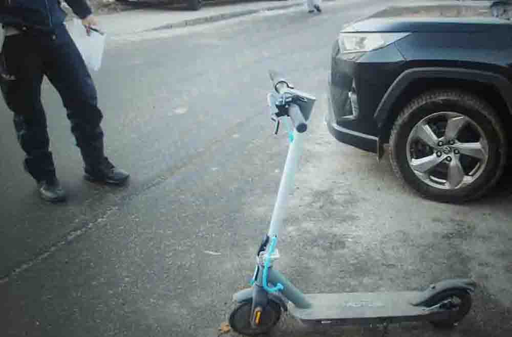 Zielona Góra. Hulajnogą uderzył w bok Toyoty i nie przyjął mandatu. Sąd nie miał litości