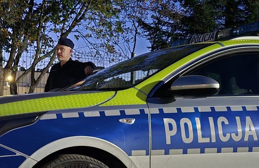 Uciekała przed policjantem i wpadła do zbiornika retencyjnego. Funkcjonariusz uratował 46-latkę