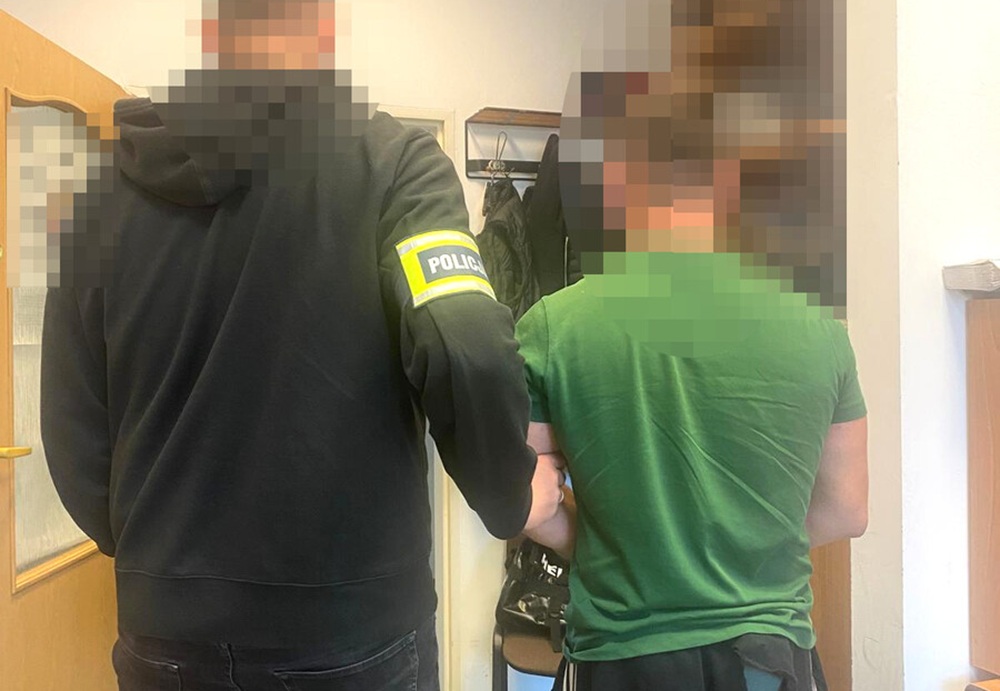 Pobicie przed sklepem . Dwóch mężczyzn z zarzutami