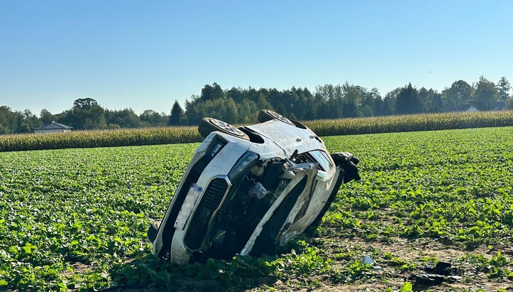 Pościg na S7 zakończył się dachowaniem. Kierowca miał cztery zakazy prowadzenia