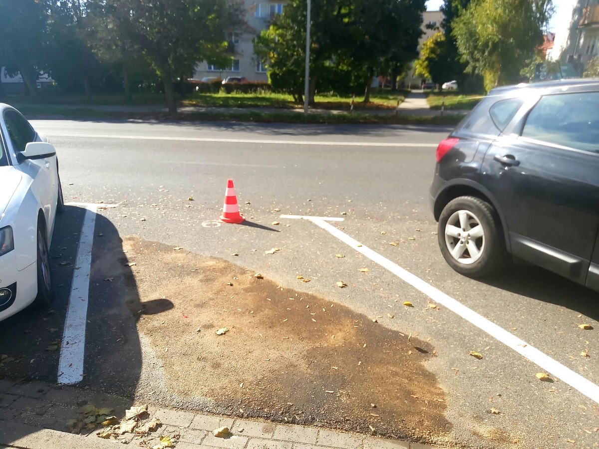 Torby z paliwem i świeczka przed komendą. Zatrzymano 78-latka
