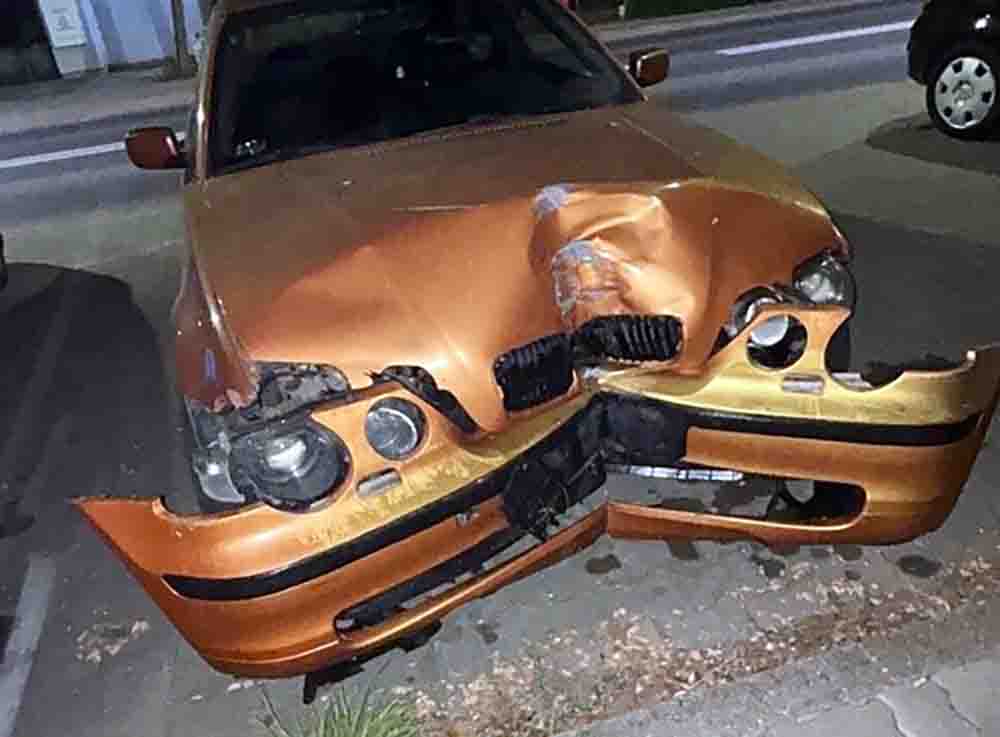 Jechał Rozbitym BMW w Obornikach. Kierowca był poszukiwany i pod wpływem narkotyków