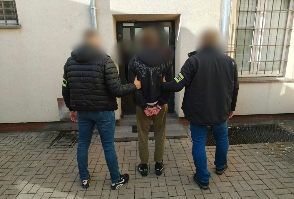 Przemoc, upokarzanie i groźby. Pięć osób zatrzymanych, dwie trafiły do aresztu